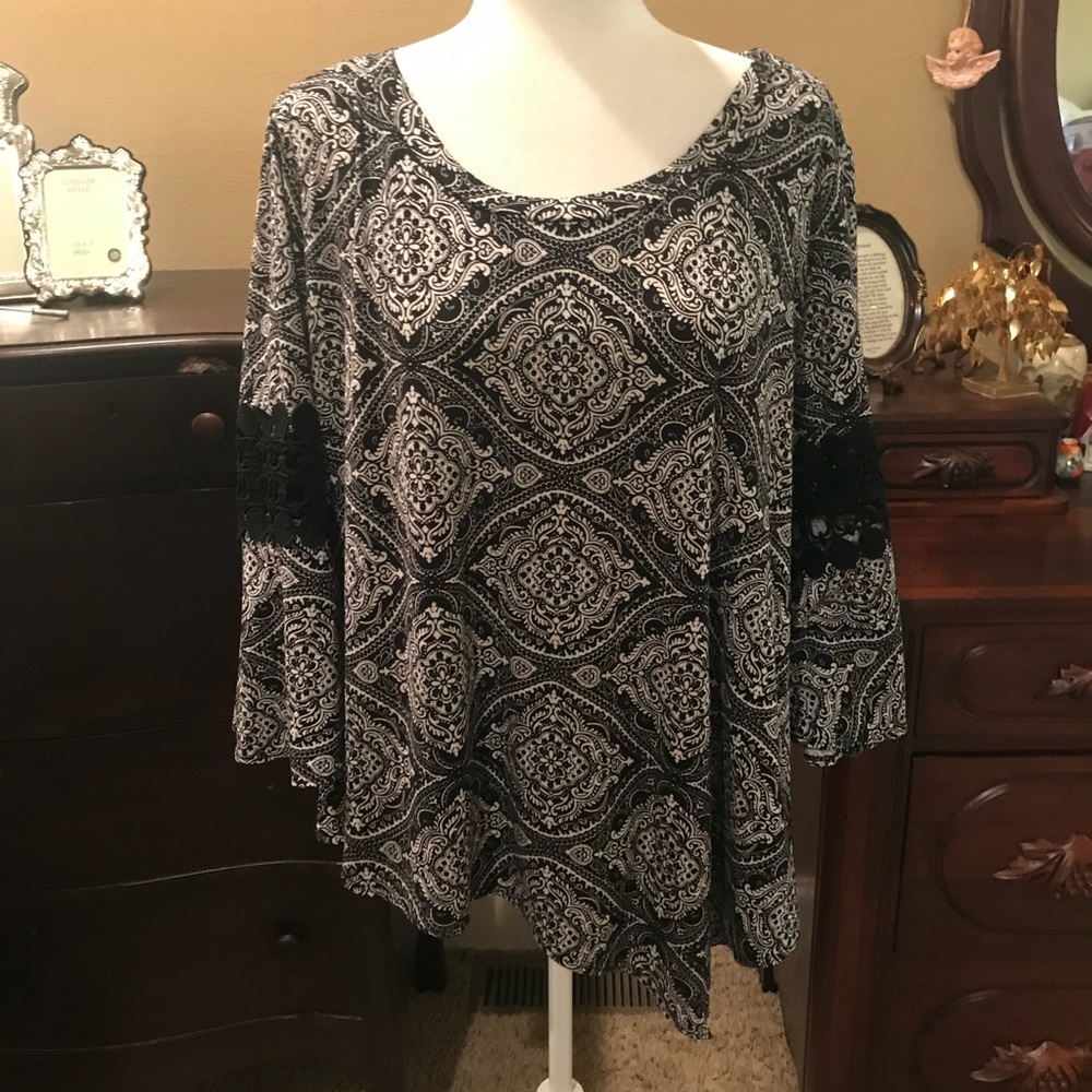 New Directions Black & White Print Tunic Like New